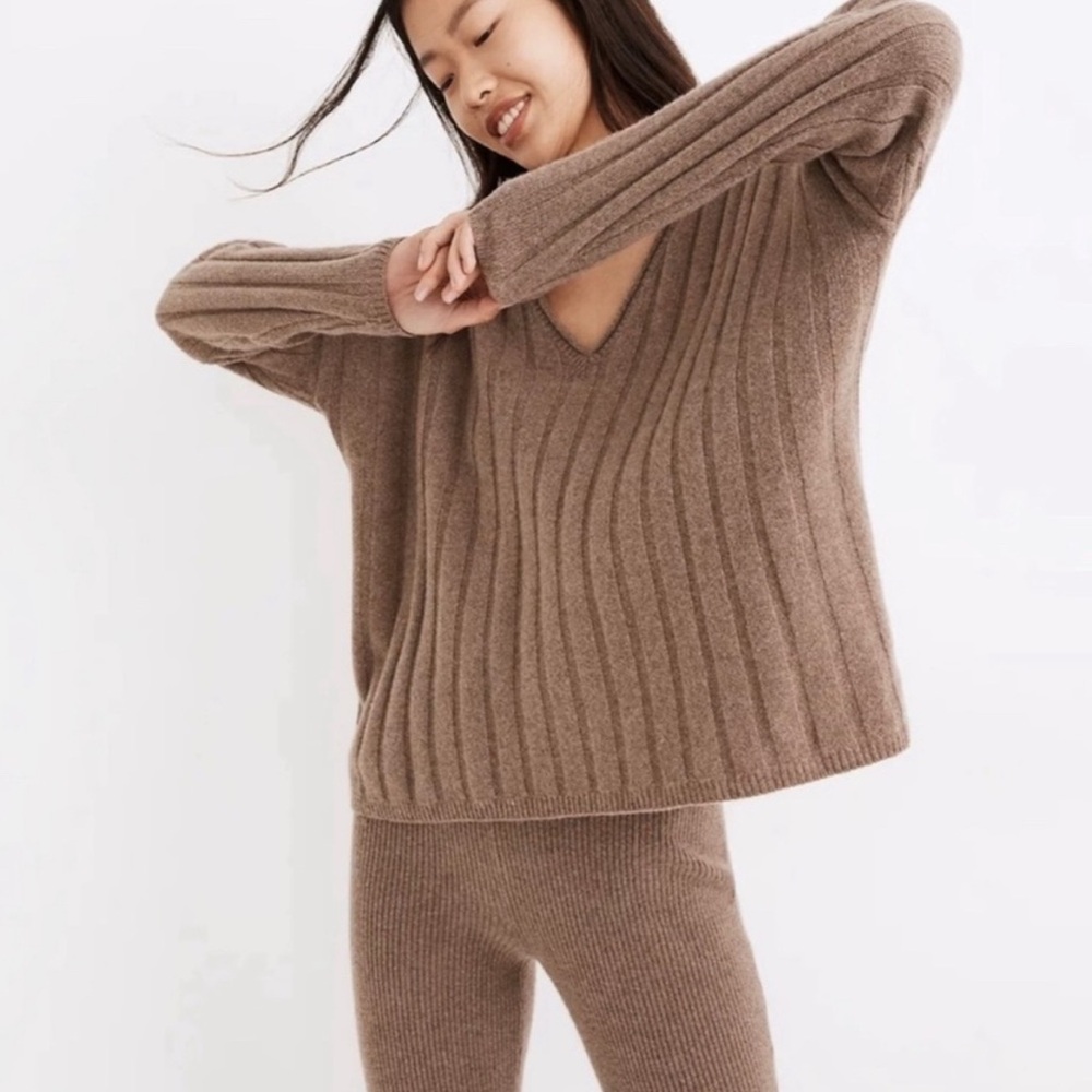 Madewell (Re)Sourced Cashmere Ribbed V-Neck Brown Sweater